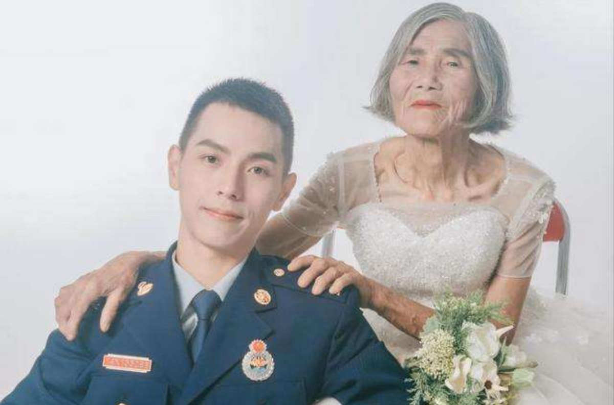 2021年，江西省24岁年轻人和85岁老人拍摄了“婚纱照”。
