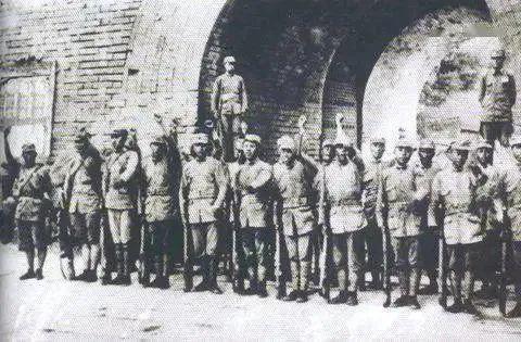 ��¶�����±�ϸ�ڣ���Ѯ��̫Ϊ�γ�ͷ�ź��飬һ���Ըı�һ������