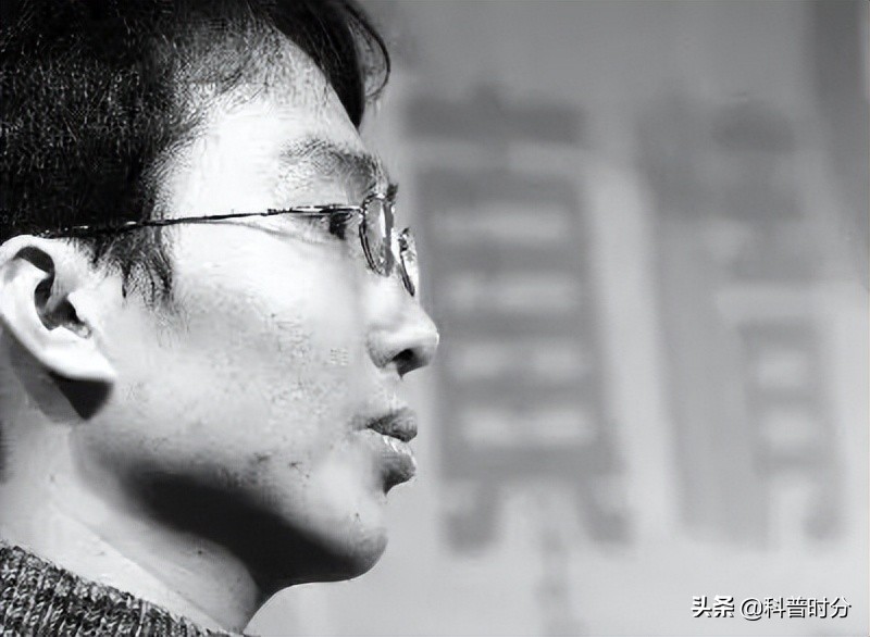 05年，农村小伙带着弃婴妹妹上大学，靠捡垃圾凑学费，如今怎样了