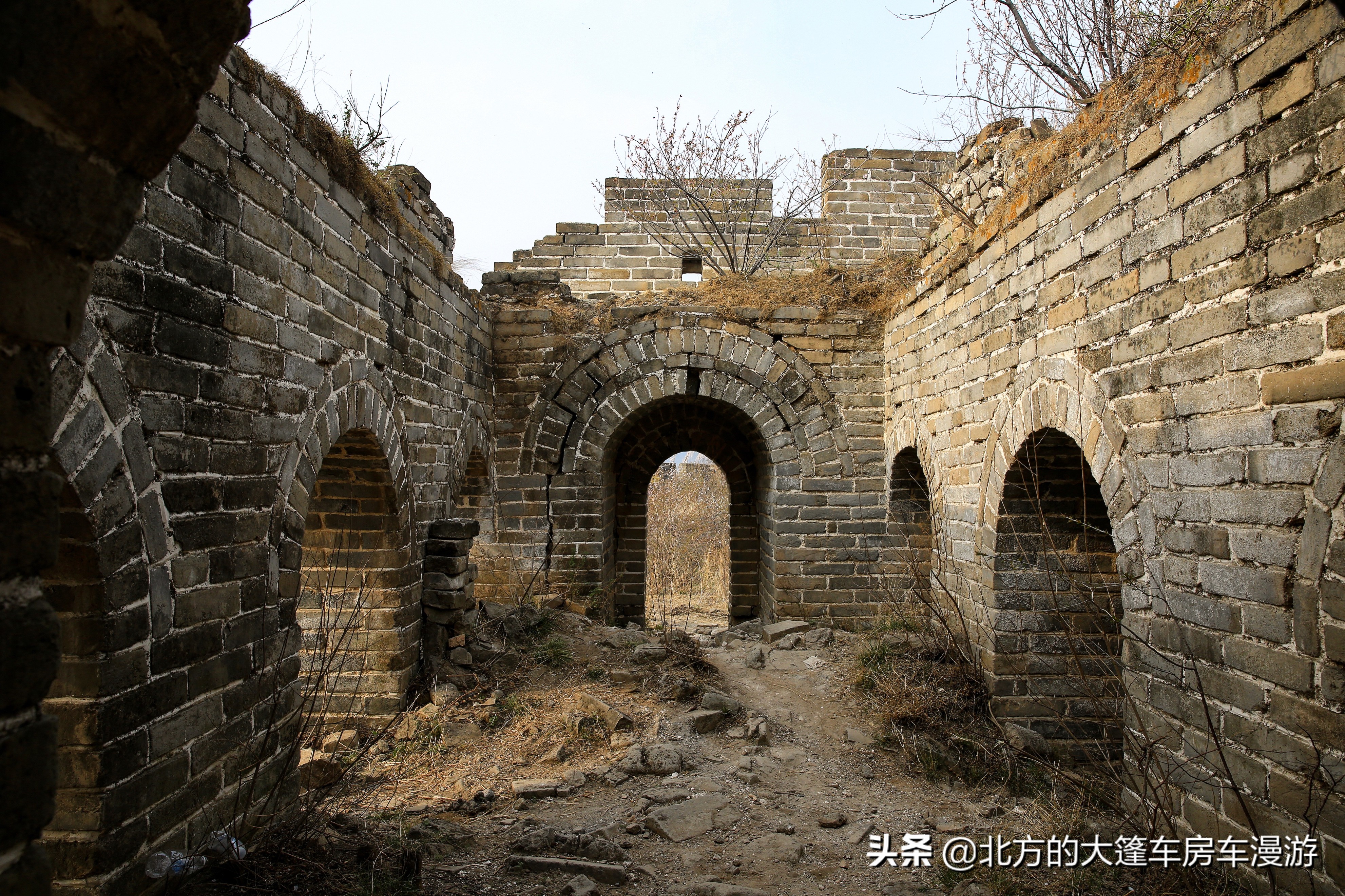 走过北京春天最美的盘山公路去那山桃花盛开的地方——龙泉峪长城