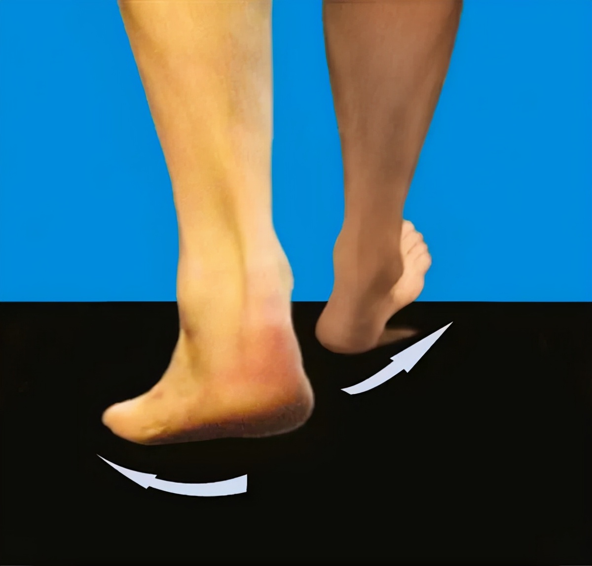 走路外八字,要改善髋关节内旋灵活性