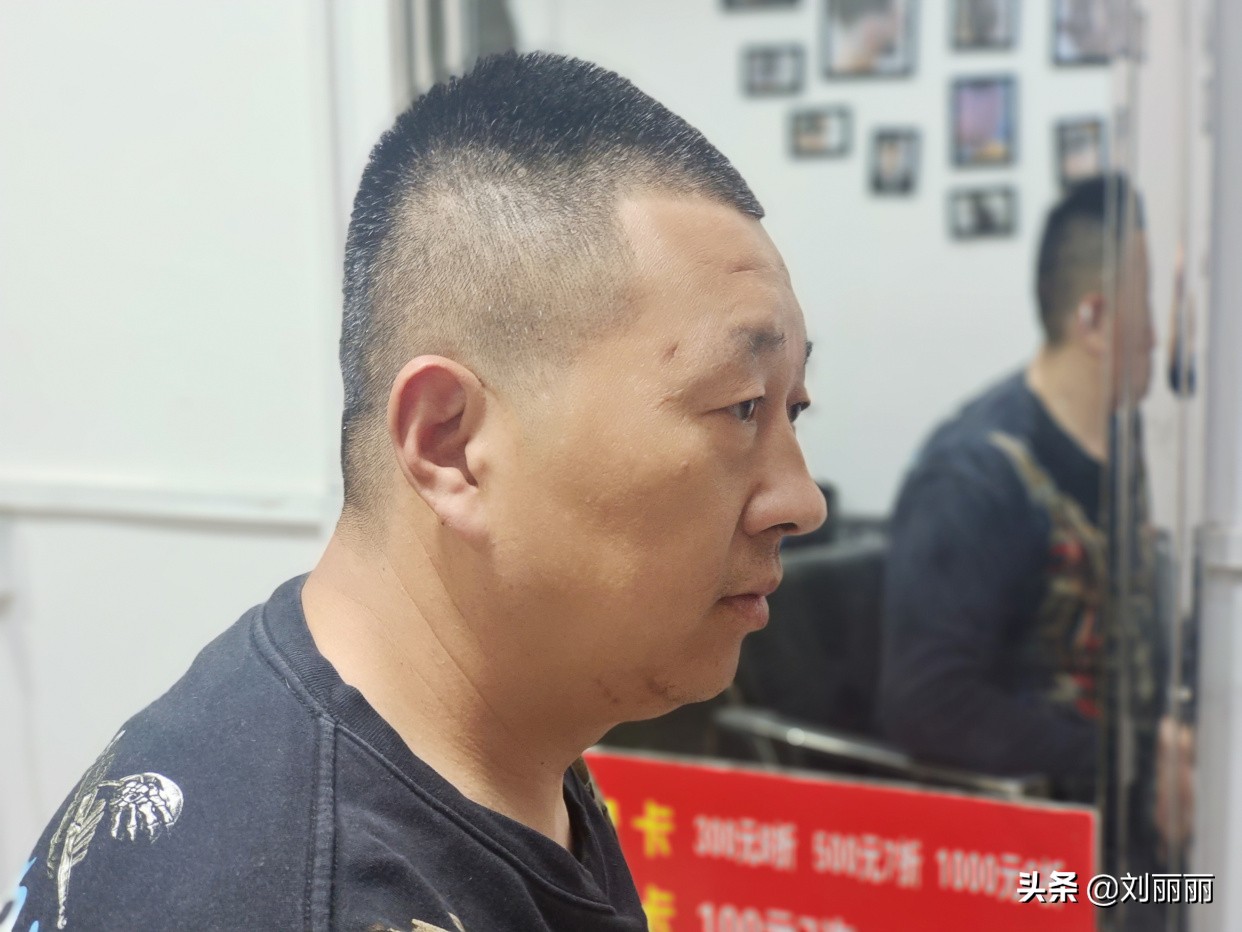 年底男发怎么剪？周边铲短露额发齐刘海，很多男士剪完都很帅