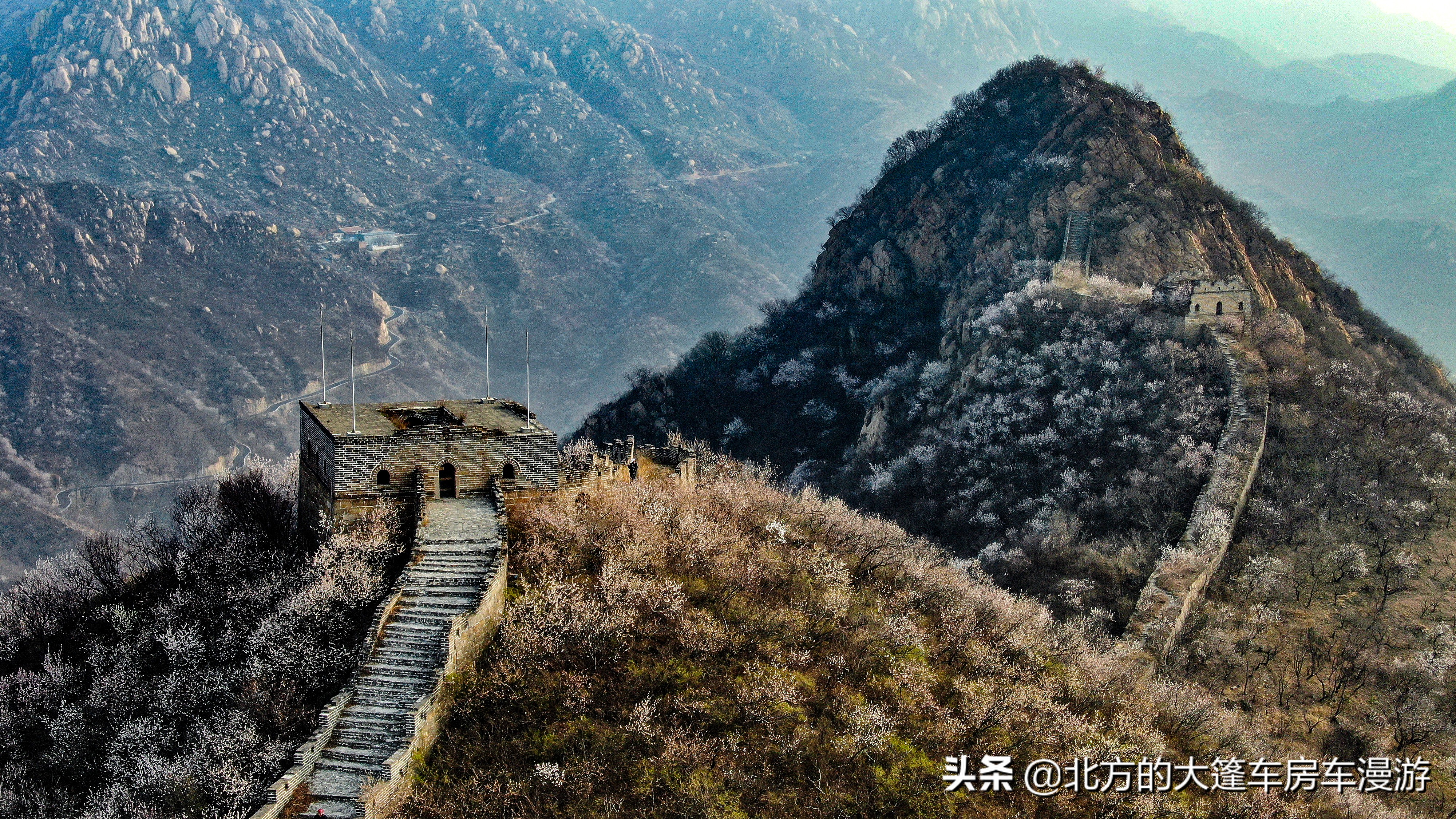 走过北京春天最美的盘山公路去那山桃花盛开的地方——龙泉峪长城