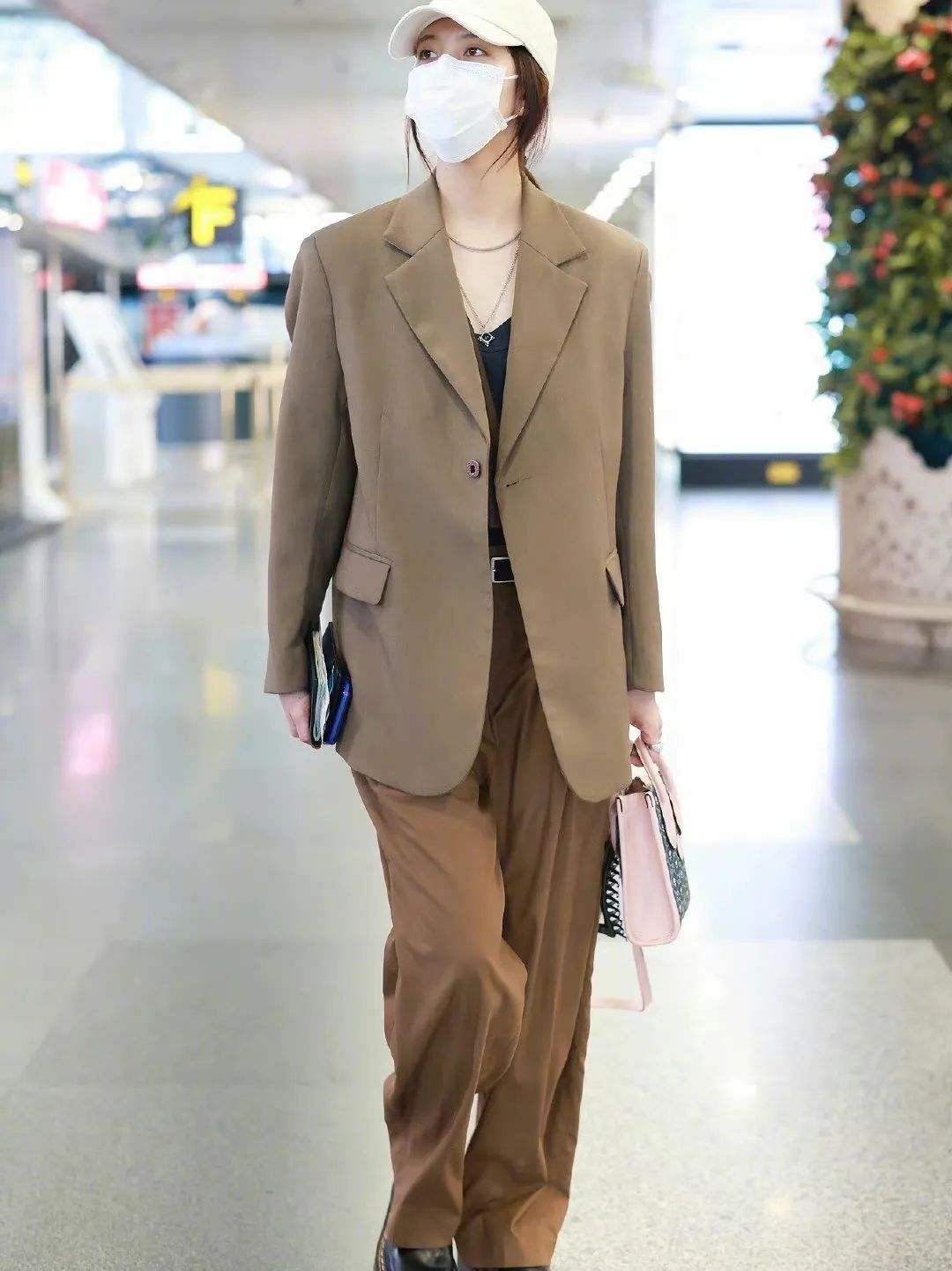 复古港式回潮，只差一头水波纹卷发