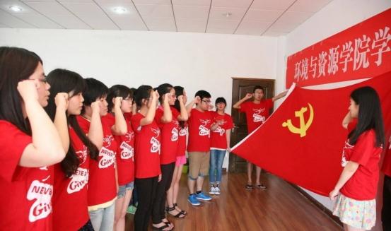 大学只上党课没入党（大学生入党）