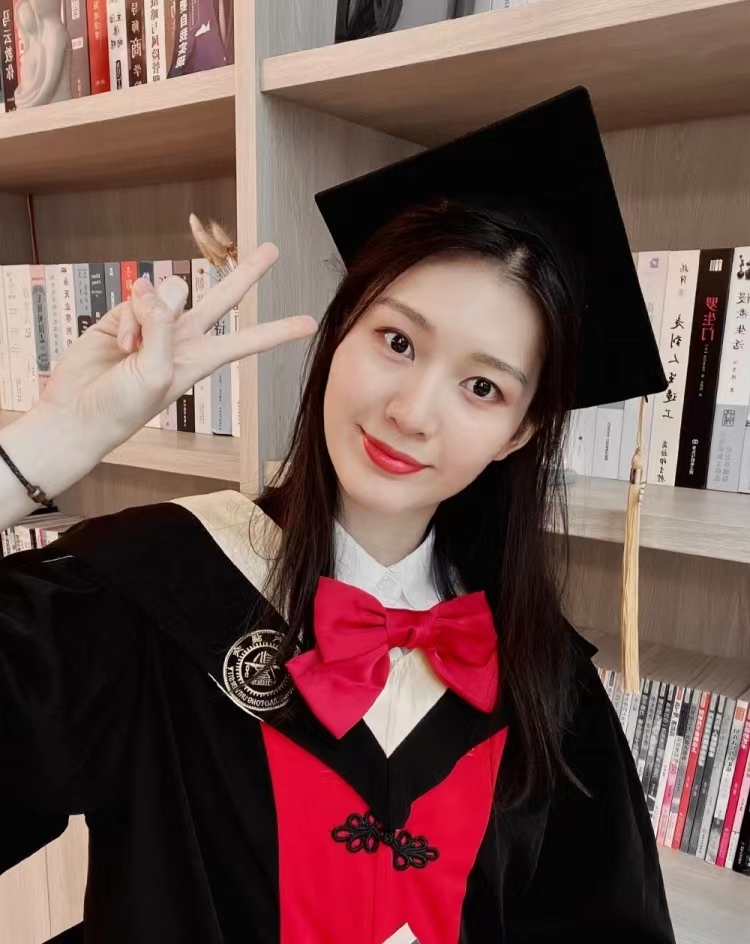 女篮国手郭子瑄晒毕业照颜值颇高不输明星被球迷誉为女库里