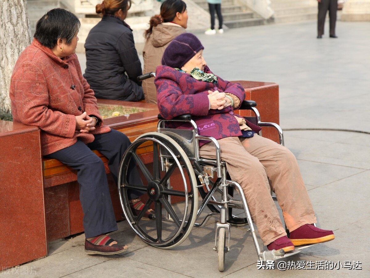 人到晚年，才逐渐幡然醒悟：所谓的子女和亲情，十有八九都靠不住