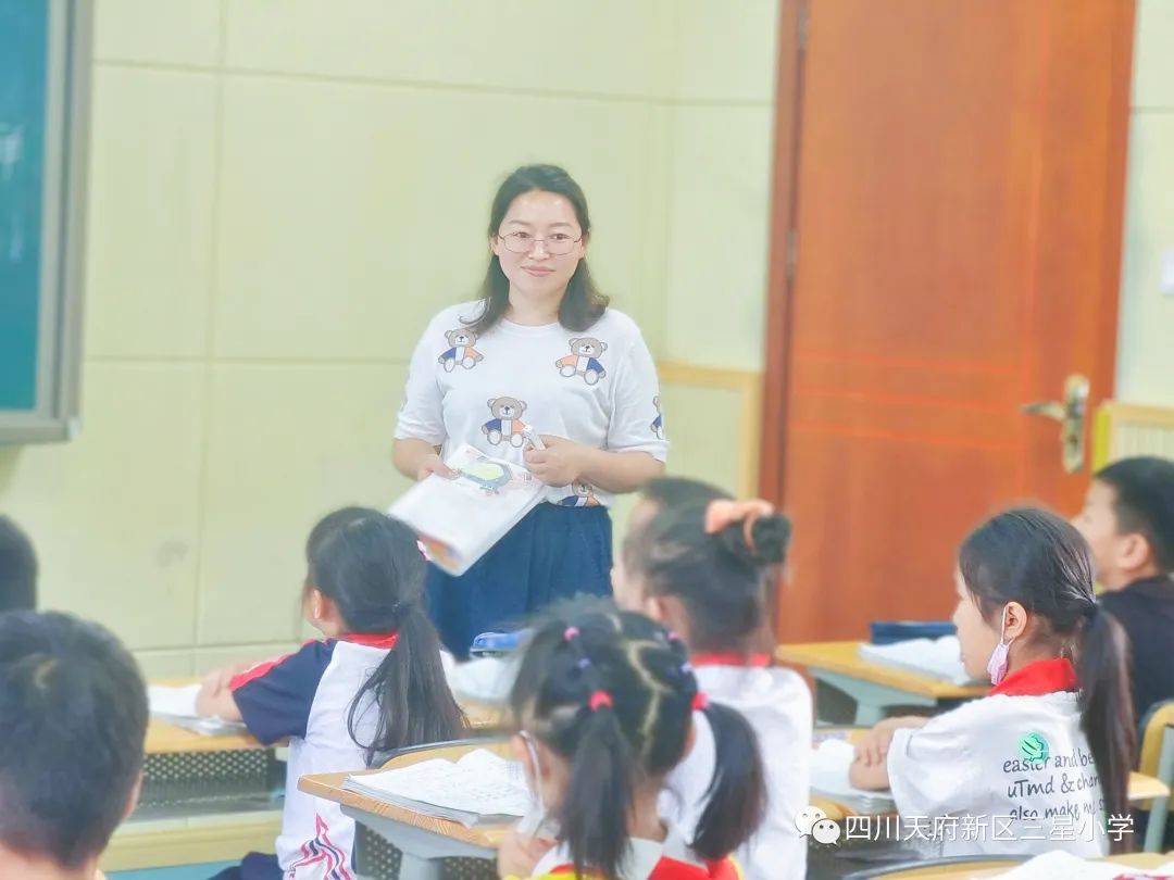 三星小学语文教研组开展“开启童话之门绽放想象之花”教研活动