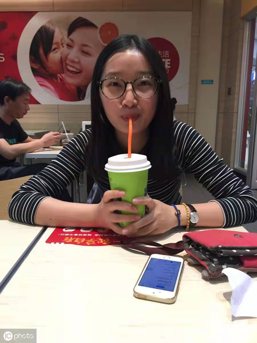 2017年，章莹颖异国求学惨遭不测，尸首下落不明，凶手却免于死刑