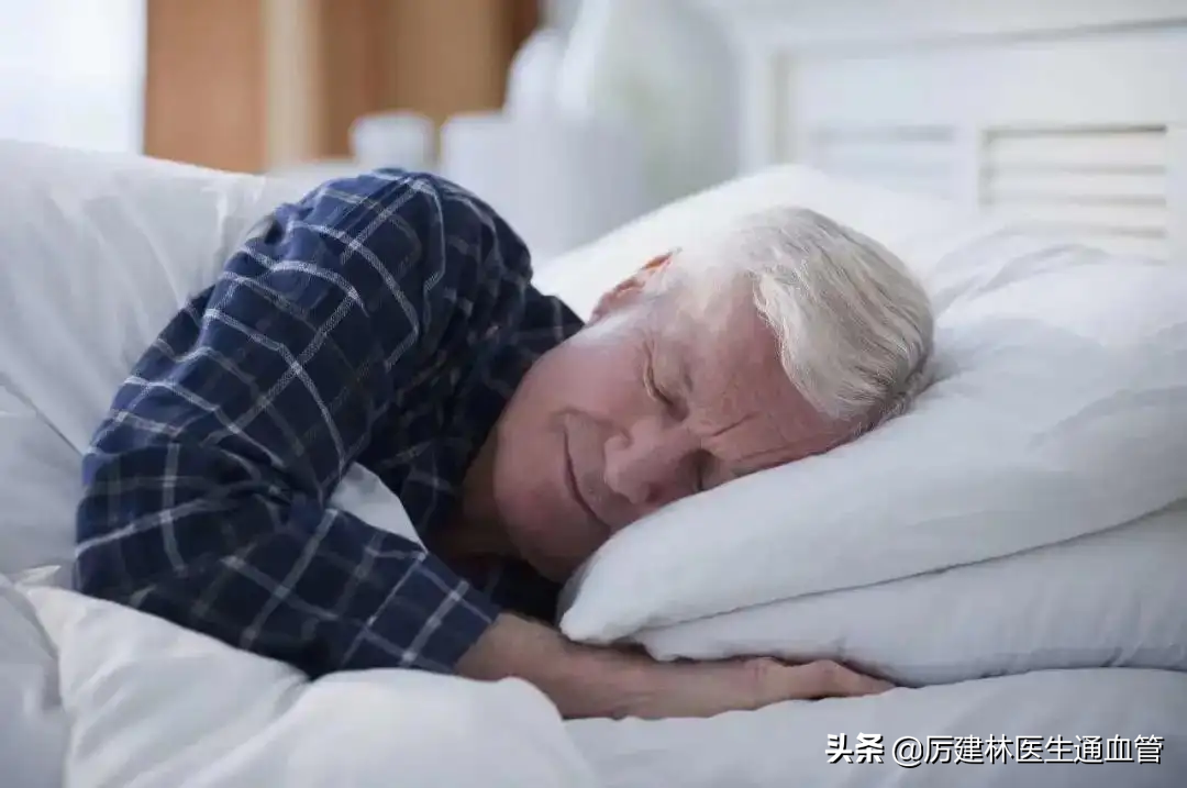 晚上不到10点就困了，凌晨3、4点就醒来，是衰老的征兆吗？