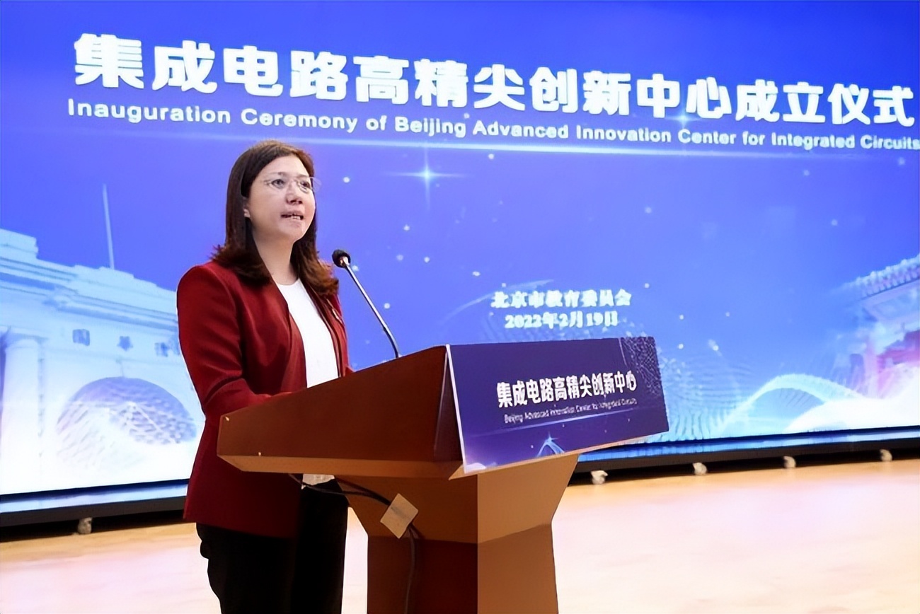 东南大学女校长黄如有多牛？30岁北大副教授，中科院最年轻女院士