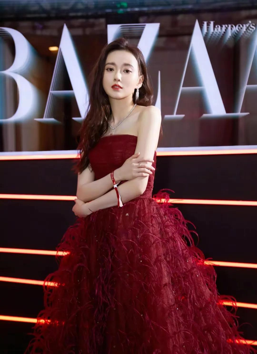 江铠同貌美如花，气质优雅