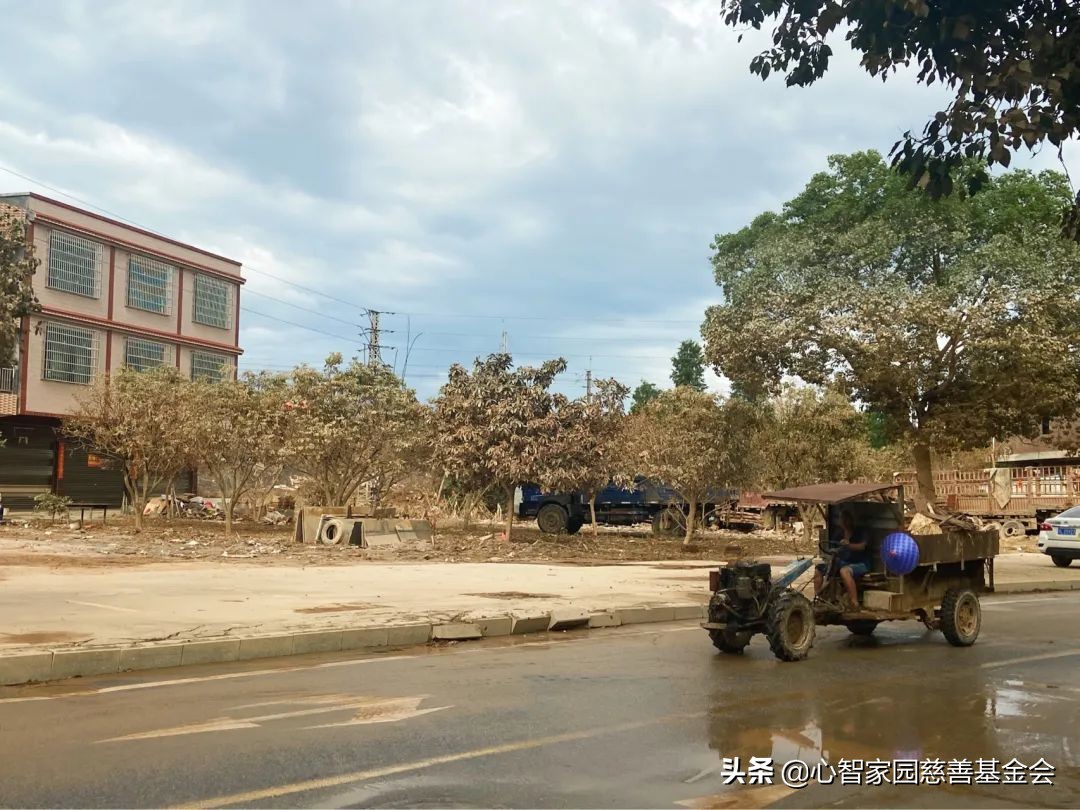 “慰问飞来峡镇、源潭镇，不忘初心送关怀”主题党日行动