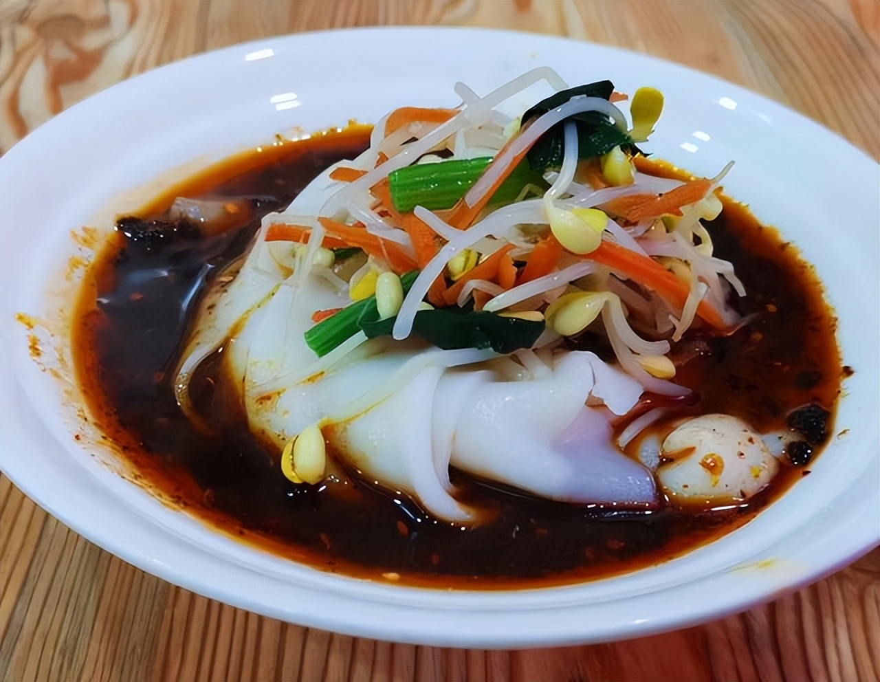 上海男子去汉中旅游，吃饭点5个菜，结账时确认三遍，以为看错了