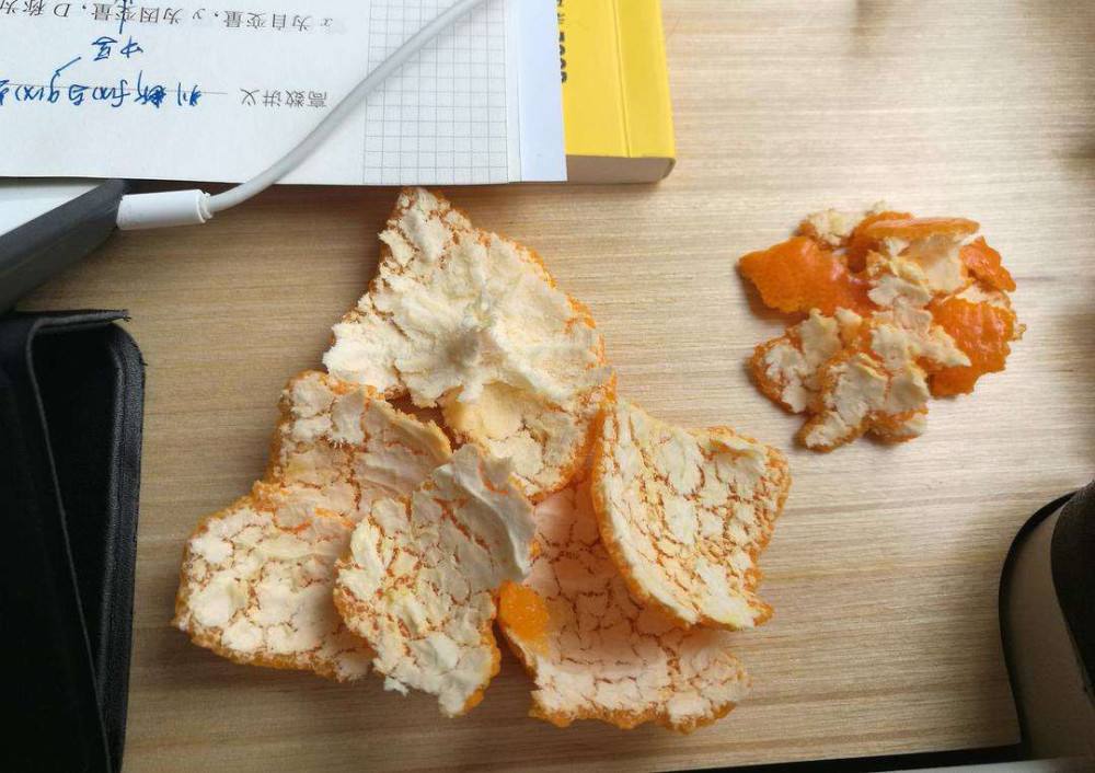 把橘子皮晒干后就是陈皮吗？陈皮的这2种功效，2类人并不适合