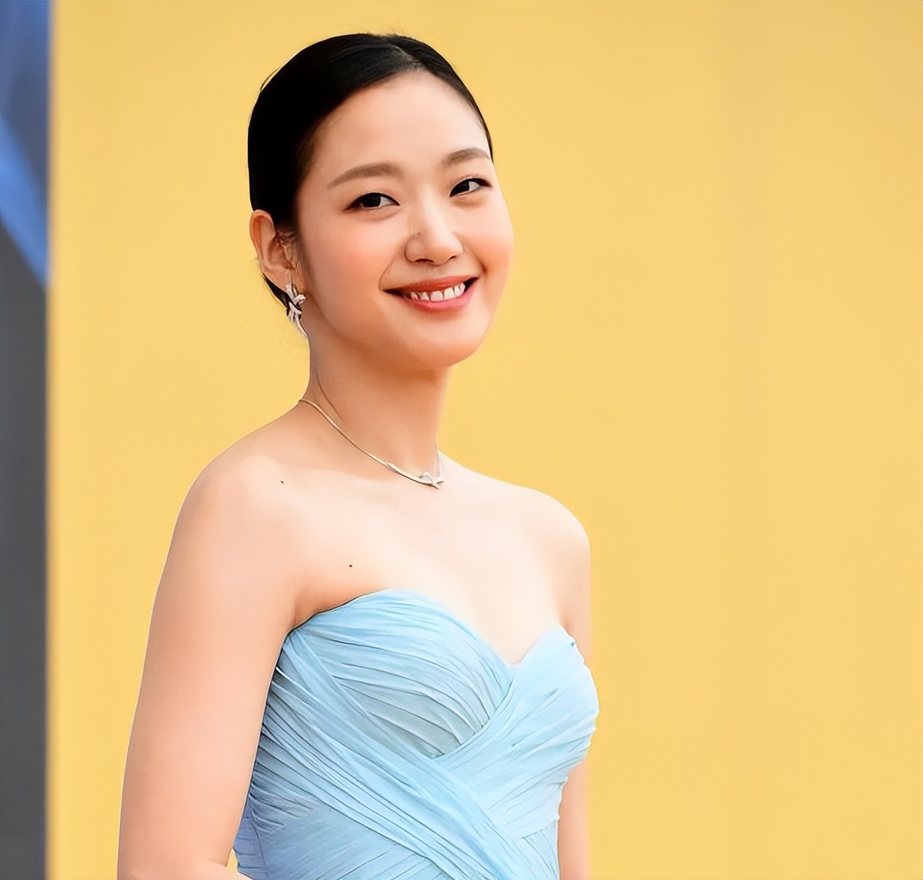 韩国青龙大赏明星生图！没了滤镜颜值集体掉线，金高银发际线堪忧