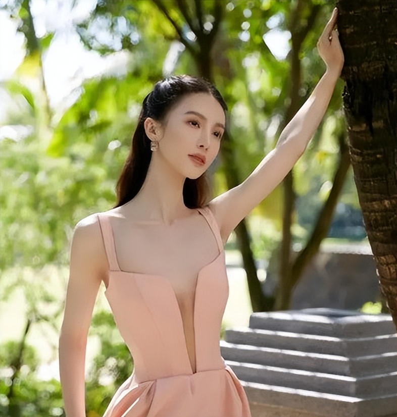 一张美人脸,身材却排骨胸,大象腿,五五开,这10位女星真是可惜