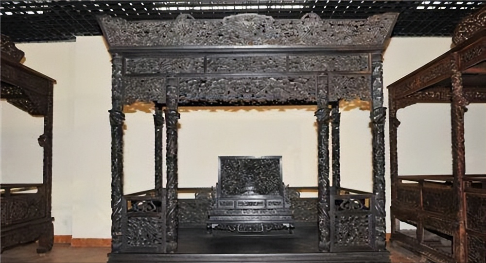 1993年,莆田收藏家2000万买下1吨重沉香龙床,14年后价值20亿