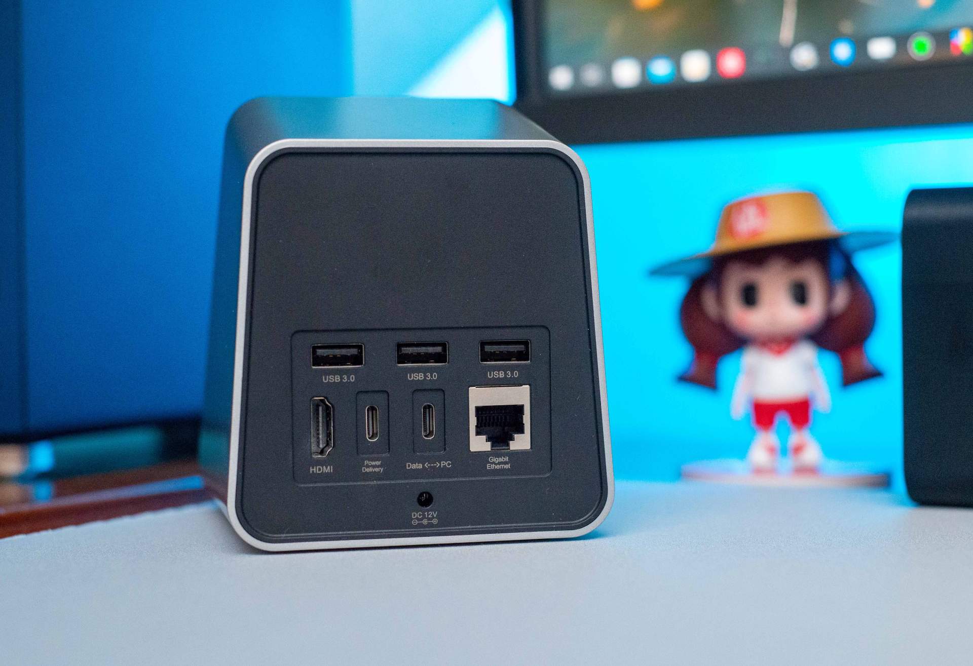 桌面改造 2.0，兼顾生产力与娱乐性的一体化空间