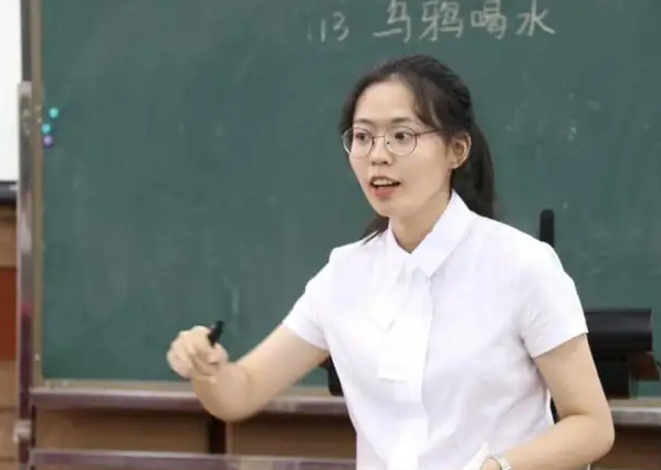 985高校老师工资单流出，基本工资引发关注，网友直呼羡慕