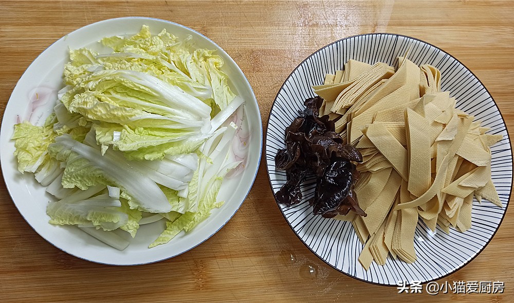 图片[4]-白菜和干豆腐热乎乎地炖一锅 吃完浑身暖和 上桌连汤汁都不剩-起舞食谱网