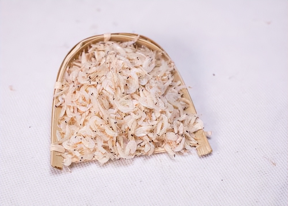 天天喝牛奶还会骨质疏松？医生提醒：忽视这2点，喝再多都没用