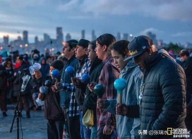 “知恩屠报”感恩节上，屠字描绘了美国人长达400年的谎言。
