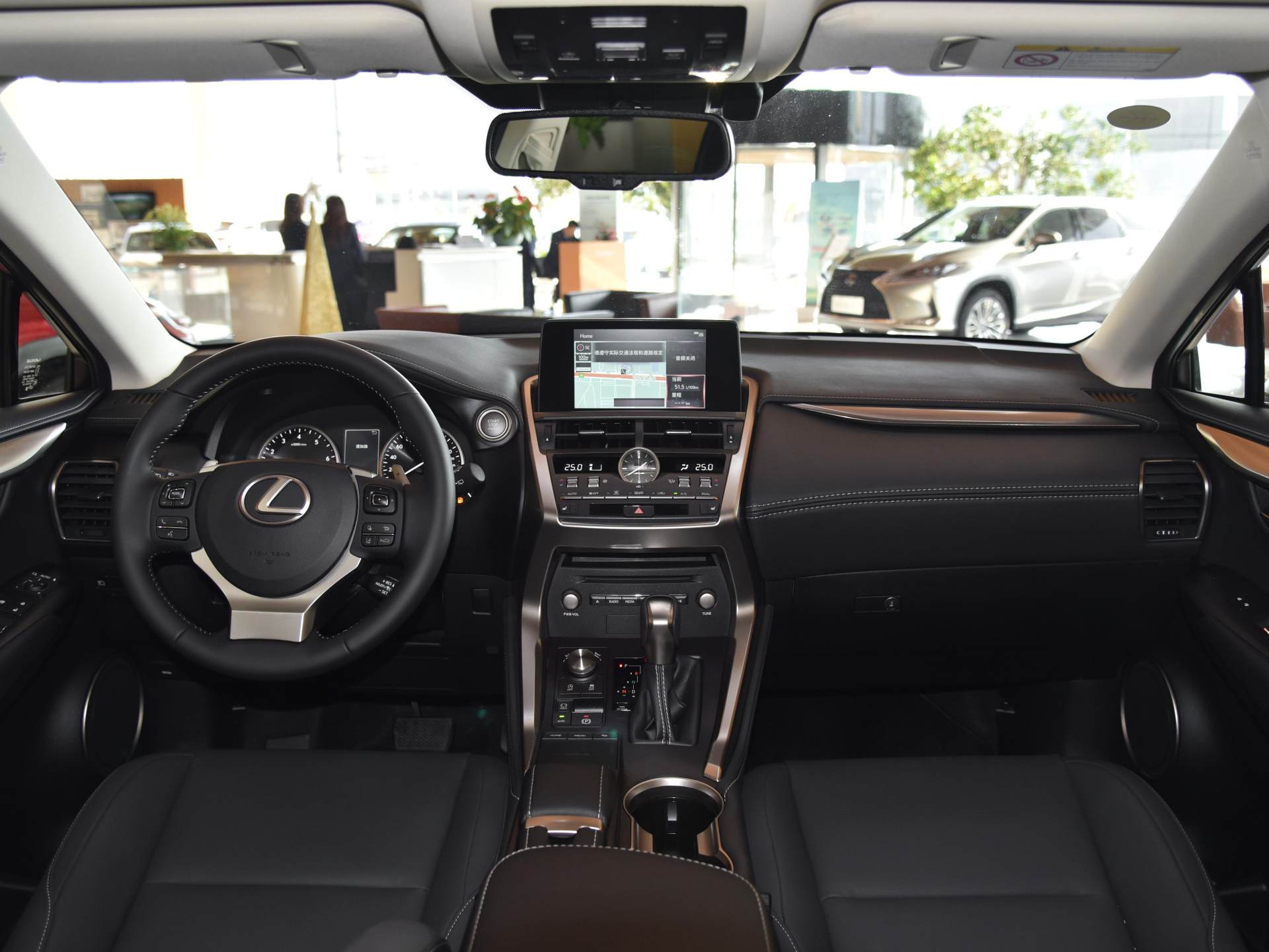 原装进口的中型SUV，油耗低价格实惠，实拍雷克萨斯NX