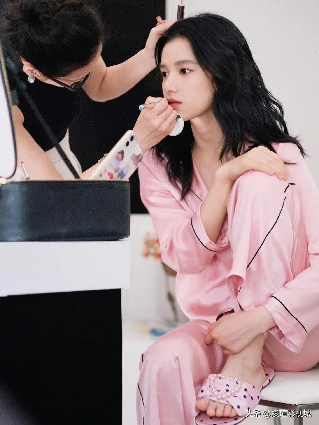 明星壁纸图片分享：张婧仪（1）