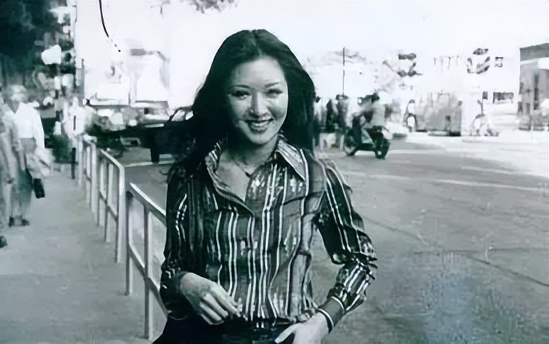 那个让白岩松落泪的男歌手，消失了近30年