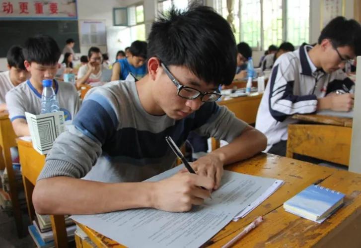 30岁“草根”公务员，弯道超车，实现财务自由