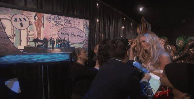 维密秀砸重金请大牌歌手，2012年嘉宾最给力，24岁蕾哈娜开演唱会