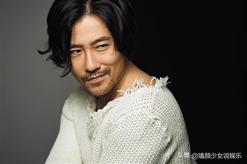 隐藏在古偶里演糟老头的6位男星，年轻20岁，个个都是古装美男