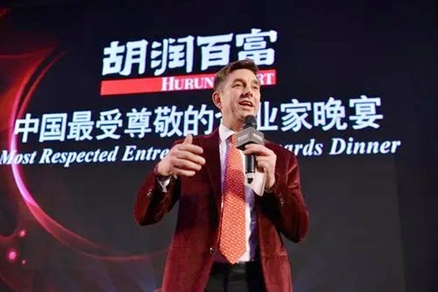 他是东莞四大企业集团总裁，东莞“隐形首富”，50岁英年早逝