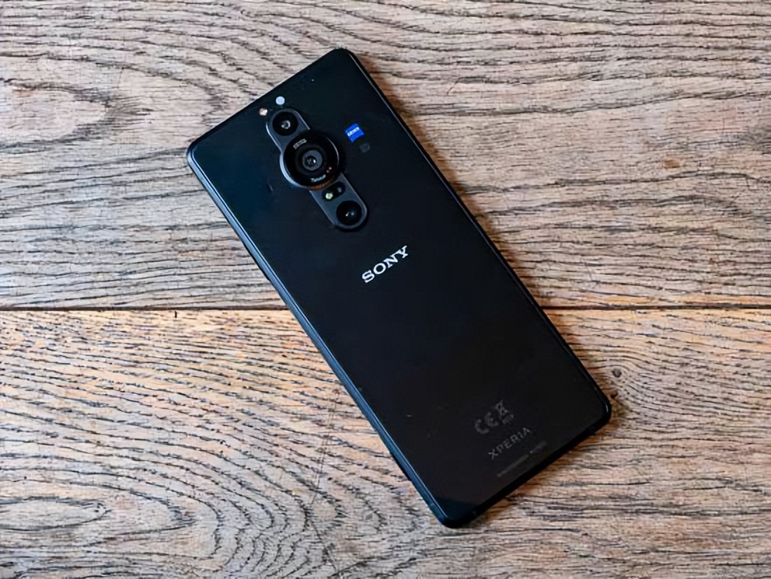 发布八个月下跌2000元，12GB+512GB+IP68，4K屏旗舰加速退场