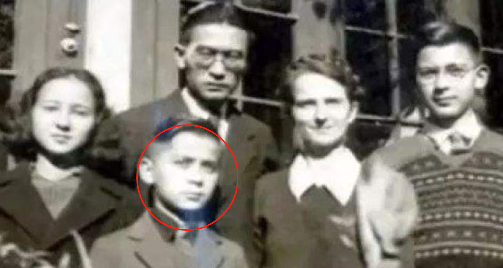 66年前高考成绩接近满分，却被清华北大拒收的混血男孩，后来怎样