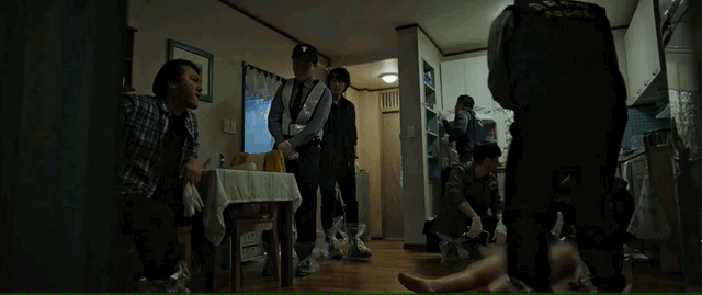 “韩国雨衣杀手”、臭名远扬的连环杀人犯、警察扮成女装大人物抓人