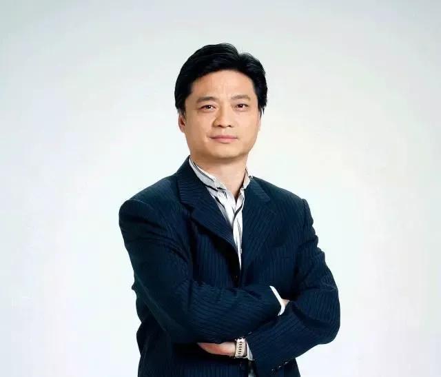 2018年，范冰冰如日中天，瞬间被崔永元射落，至今复出无望