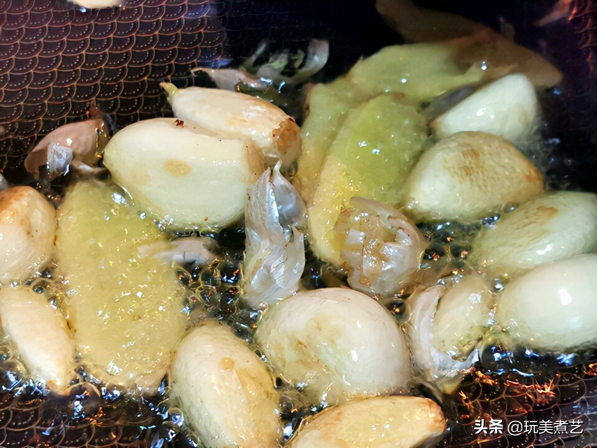 好吃到嗦手指头的南瓜、板栗围绕着排骨，就是香