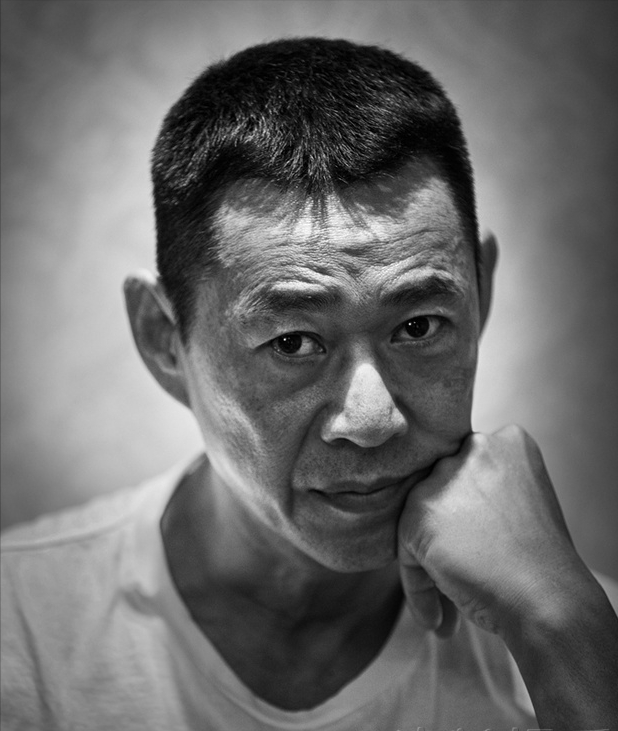 张丰毅和吕丽萍：离婚30年，人生截然不同，亲儿子和继父成一家