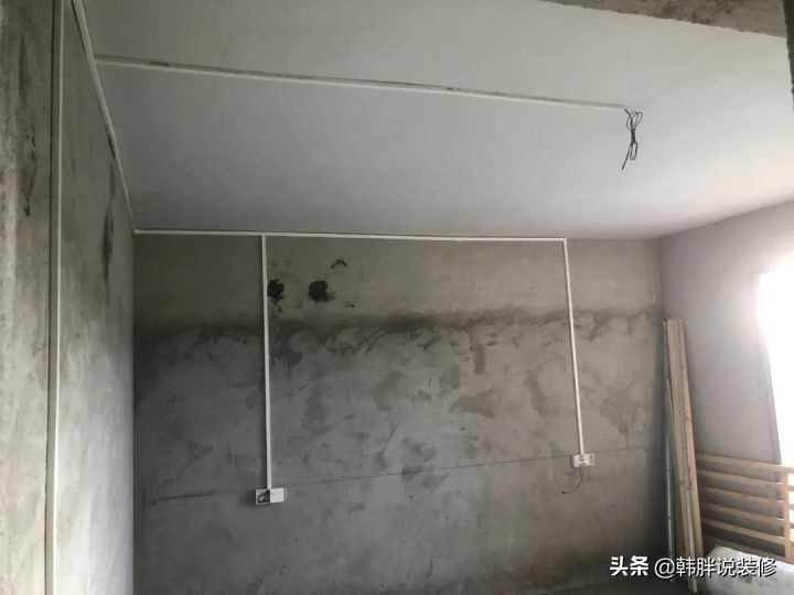 没钱装修，直接住进毛坯房，这对小夫妻的“赤贫风”意外火了