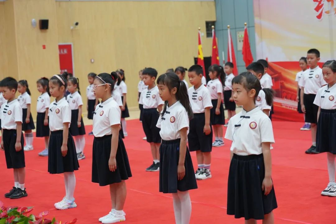 成都高新区朝阳小学举行2021级第一批新队员入队仪式