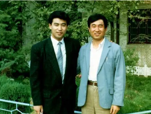 清华大学幼儿园园长之子，央视主持32年0失误，为何61岁依旧单身