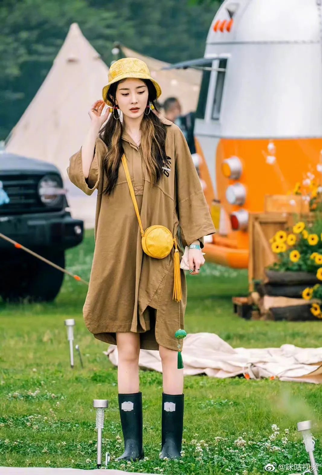 次次艳压00后小花，35岁的杨幂心机在哪儿？