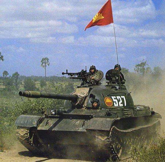 高原骠骑，中国15式轻坦性能引领世界潮流，美国印度追赶研制同款