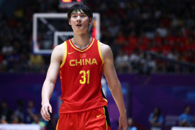 哪些中国人进了nba(盘点入选NBA的十大中国球员，胡卫东巴特尔威名依旧，姚明成传奇)