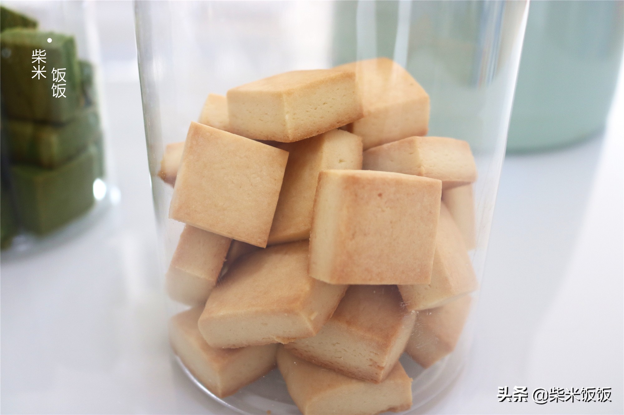 咬一口，酥掉渣，这款炼乳小方太好吃了，做法比面包蛋糕都简单