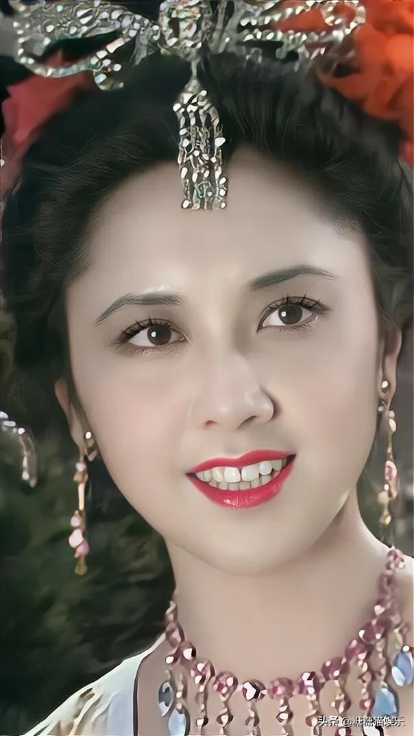 朱琳：端庄优雅，气质古典