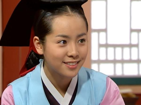 《我们的蓝调时光》主演「年轻旧照」3:韩志旼