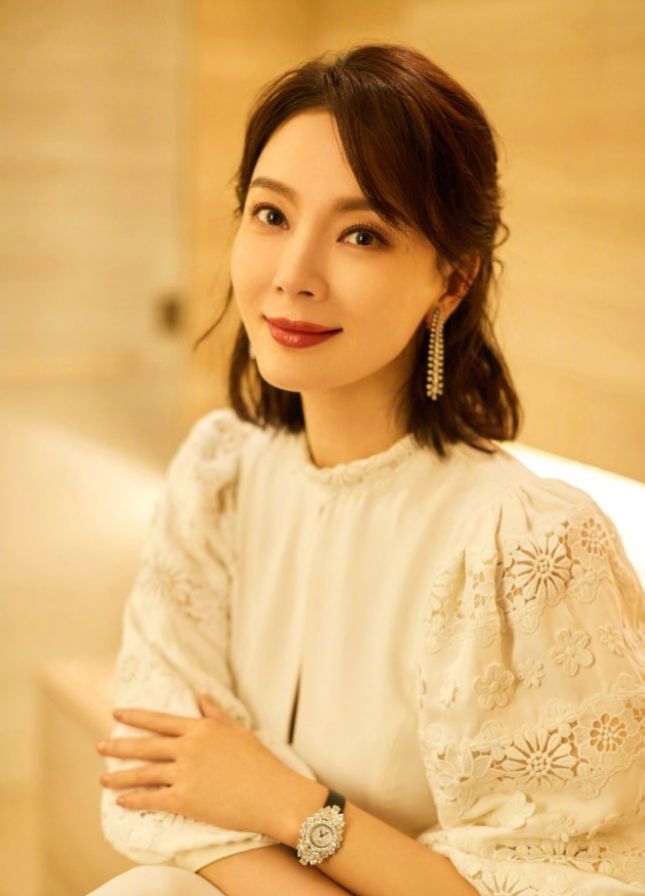 有了白发别着急染黑发，试试今年流行的5种发色，减龄更显气质